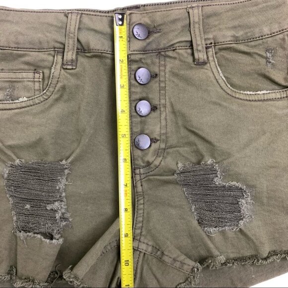 HARLOW Green Distressed Shorts with painted pocket - Picture 9 of 11